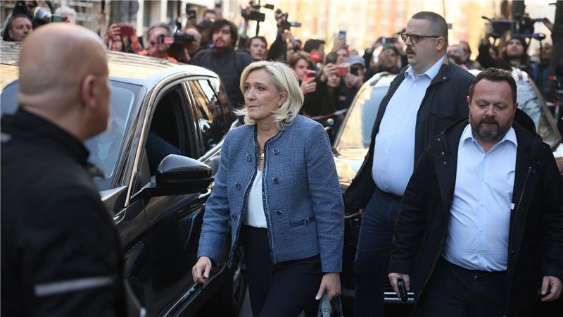 Le Pen will auf einer Protestkundgebung in Paris am Sonntag zu Tausenden Anhängern reden. (Archivbild)