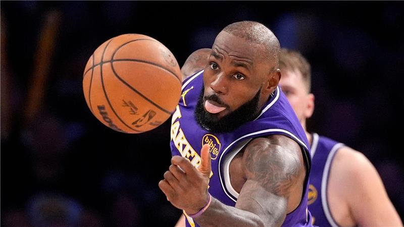 LeBron greift zu: Lakers-Star dominiert Rebound gegen die Bucks