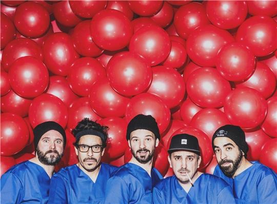 LeFly ist gern gesehener Gast bei Festivals. Mit dem Auftritt beim Altstadtfest kehrt die Hamburger Band nun auf eine Bühne zurück, der sie besonders verbunden ist. Foto: Martin Bauendahl