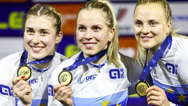 Deutsche Gold-Hoffnungen: Frauen haben die Nase vorn Lea Sophie Friedrich (r), Pauline Sophie Grabosch (l) und Emma Hinze (M) aus Deutschland jubeln mit der Goldmedaille bei der Siegerehrung nach dem Sieg im Sprintfinale.