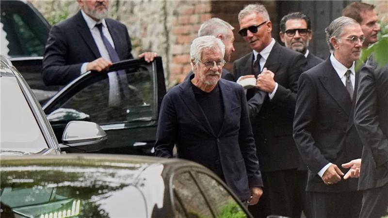 Engste Angehörige nehmen Abschied von Modemacher Armani Lebens- und Geschäftspartner Leo Dell’Orco nimmt Abschied von Armani.