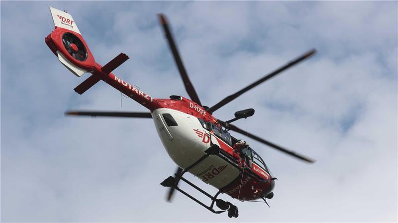 Lebensgefahr in Balje: Ein Rettungshubschrauber brachte einen 75-Jährigen in ein Hamburger Krankenhaus.