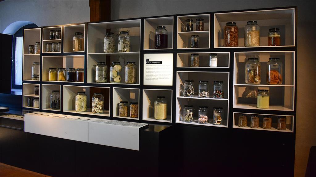 Lebensmittel, Rohstoffe, Tiere: Dieses Regal verrät, welche Handelswaren zur Zei...