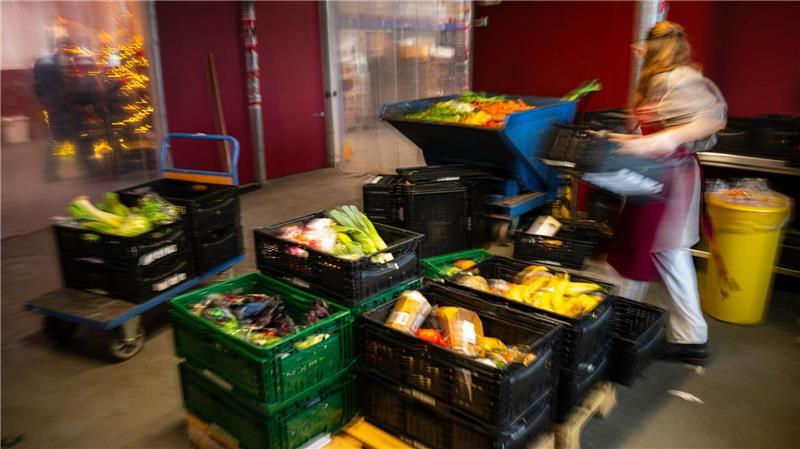 Lebensmittel gesucht, Helfer gesucht: Die Lage bei den Tafeln in Deutschland bleibt angespannt. (Archivbild)