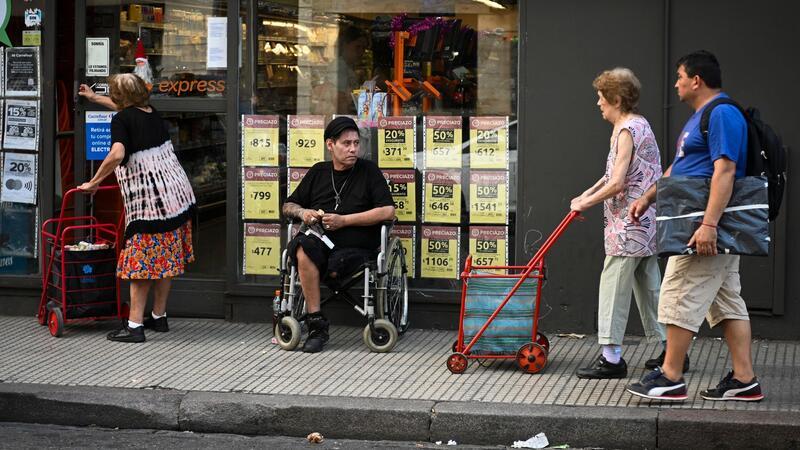 Lebensmittelgeschäft in Buenos Aires: Die jährliche Inflationsrate ist in dem südamerikanischen Land auf über 270 Prozent gestiegen.