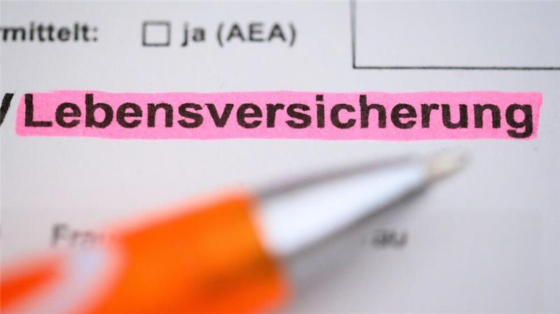 Garantiezins für Lebensversicherungen soll stabil bleiben Lebensversicherungen sind nach dem Ende der Nullzinsphase wieder einträglicher geworden. (Illustration)