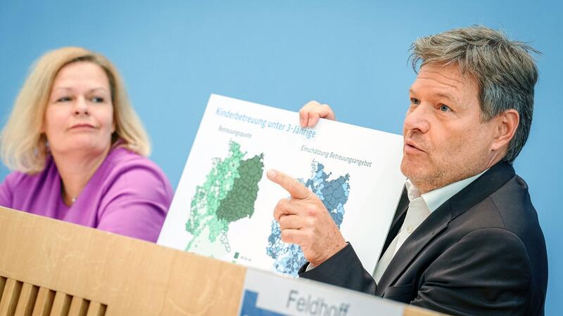 Lebt es sich überall in Deutschland gleichwertig? Bundesinnenministerin Faeser und Wirtschaftsminister Habeck haben dazu einige Zahlen im Angebot.