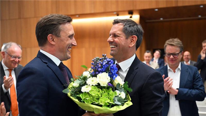 CDU-Chef Lechner über Lies: Nett ist nicht genug Lechner (l) gratuliert Lies zur neuen Aufgabe – sieht aber erheblichen Handlungsbedarf.