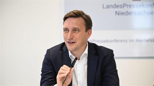 Lechner schlägt vor, Förderprogramme zurückzufahren, um ein Klimageld auszuzahlen.