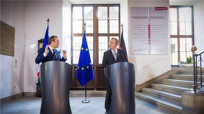 Lecornu und Pistorius werben in Osnabrück für eine enge deutsch-französische Zusammenarbeit.