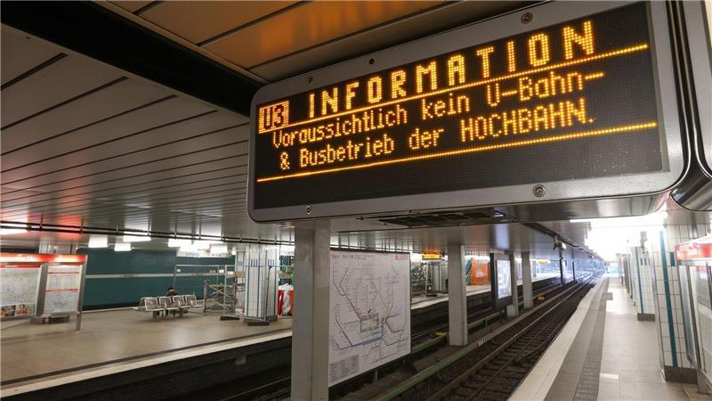 Leere Bahnsteige an den Hamburger U-Bahn-Stationen am Sonnabend.