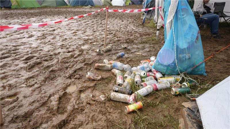 Leere Dosen sind nur ein Beispiel für Müll, der bei einem Festival anfallen kann. 