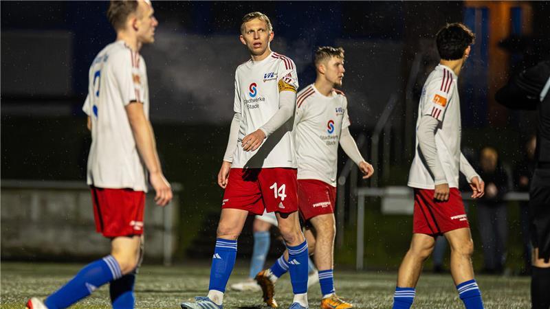 Leere Gesichter bei enttäuschten Stadern nach der 3:4-Pleite gegen Bornreihe.