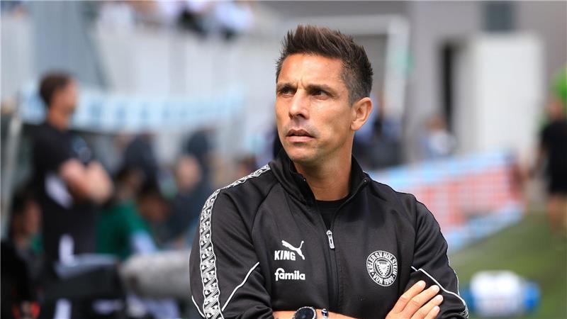 Holstein-Coach gegen Handschlag-Regel: „Brauchen wir nicht“ Lehnt die Handshake-Regel ab: Holstein Kiels Trainer Marcel Rapp.