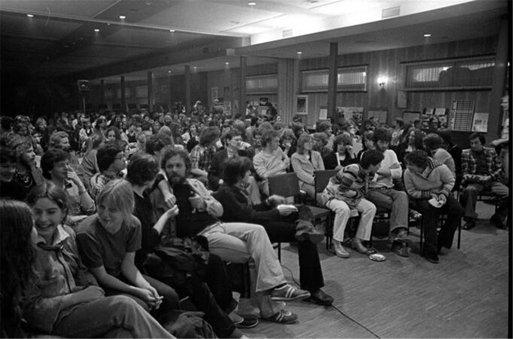 Lehrer in Stade demonstrieren gegen das Berufsverbot. 