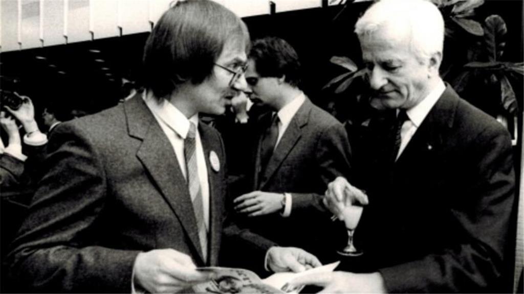 Lehrer in Stade demonstrieren gegen das Berufsverbot. 