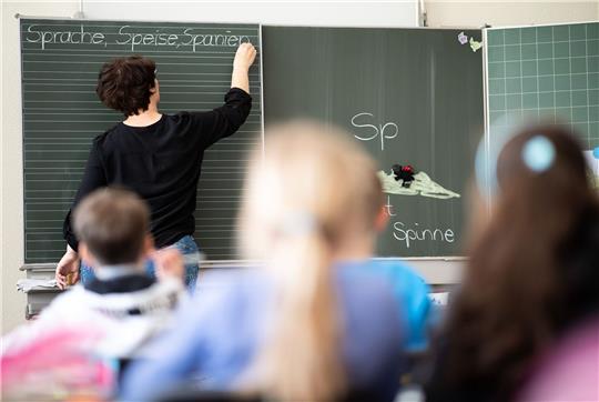 Lehrermangel: Auch in Schulen heißt es oft «Fachkräfte dringend gesucht».