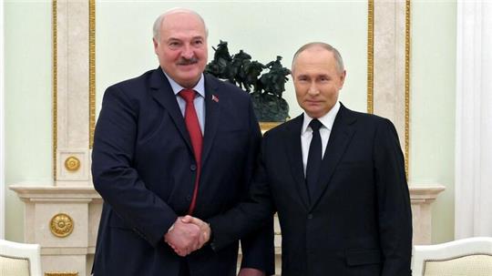„Leider haben wir eine Reihe von Schlägen gegen unsere Energieobjekte beobachtet in letzter Zeit und waren gezwungen, darauf zu antworten“, sagte Wladimir Putin bei einem Treffen mit dem Machthaber von Belarus, Alexander Lukaschenko.