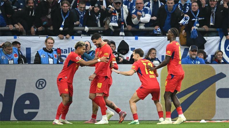 Leipzig feiert das Tor zum 1:0. 