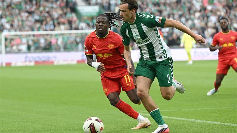 Dank Füllkrug und Dinkçi: Werder düpiert RB Leipzig Leipzig versuchte es immer wieder über Flüegelspieler Johan Bakayoko.