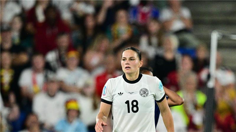 Kreuzbandriss: DFB-Torjägerin Hoffmann fällt lange aus Leipzigs Giovanna Hoffmann könnte das Halbfinale der Nations League verpassen.