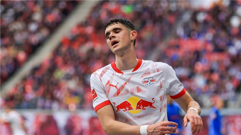 Leipzigs Kosta Nedeljkovic nach einem Fehlschuss.