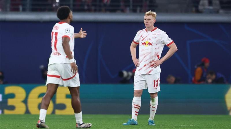 RB Leipzig frustriert und enttäuscht nach 2:3 gegen Juve Leipzigs Nicolas Seiwald (r) ist geschockt nach dem Gegentreffer zum 1:1.