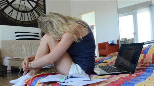 Leistungsdruck, psychische Belastung und der Einfluss von Social Media machen Schülerinnen und Schülern häufig zu schaffen.
