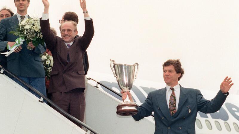 Lemke und Otto Rehhagel 1992 beim Gewinn des Europapokals der Pokalsieger.