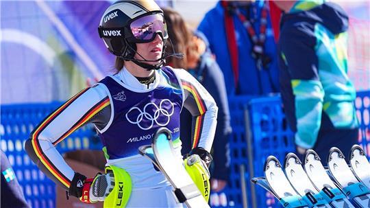 Lena Dürr steht nach ihrem Aus enttäuscht ins Ziel. 