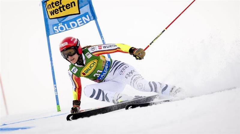 Shiffrin verpasst Auftaktsieg - Tränen bei Gut-Behrami Lena Dürr war beim Riesenslalom auf dem Rettenbachferner beste Deutsche.