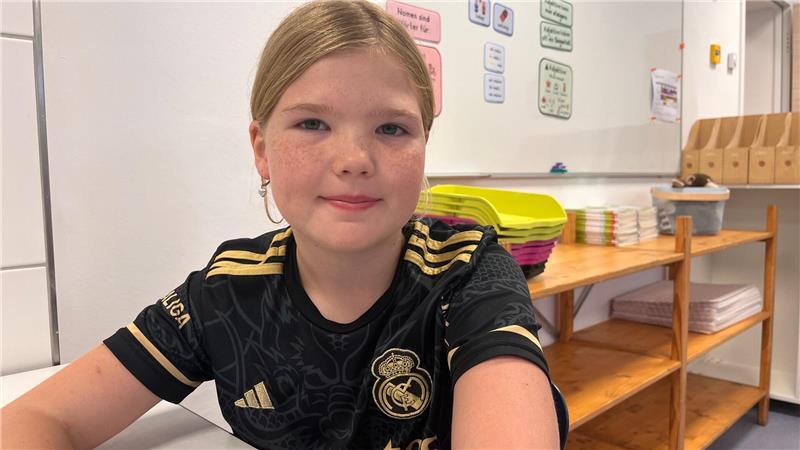 Kletterwand und Lesekojen: Die ersten Tage in der neuen Grundschule Hammah Lena Großer findet die neue Schule sehr schön - vor allem die Kletterwand.