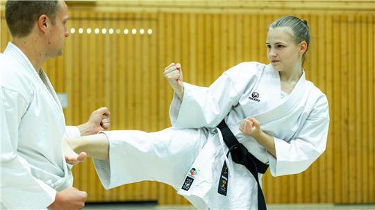 Lena Hildebrandt beim Karate-Training