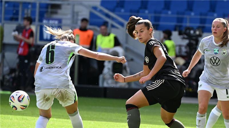 „Extrem schön“: Oberdorf-Comeback bei Bayerns Supercup-Sieg Lena Oberdorf (M) gab ihr Comeback nach dem Kreuzbandriss und langer Pause.