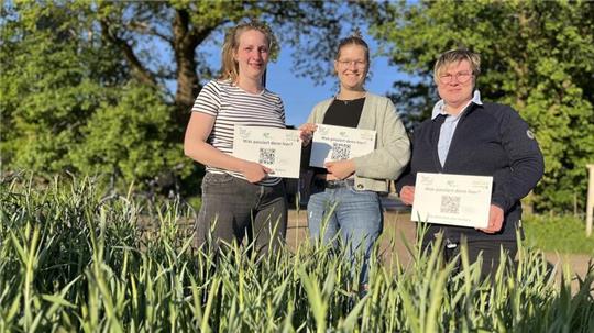 Lene Burfeindt, Inger Meyer und Adelheid Balthasar bitten zur neuen Tour de Flur mit informativen QR-Codes rund um Stade.