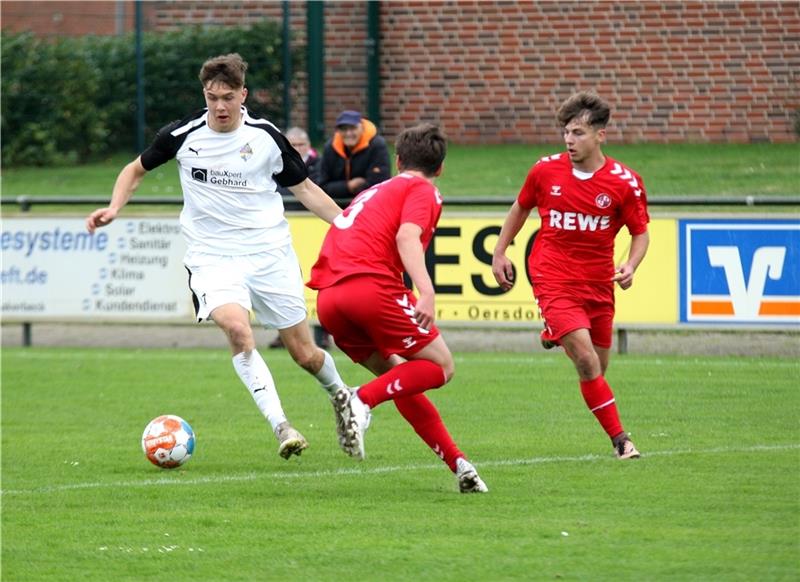 JFV A/O/B/H/H ist ins Finale des Niedersachsen-Pokals eingezogen Lenn Spremberg (links) war zum wiederholten Mal der entscheidende Torschütze gegen Göttingen. Foto: Krause
