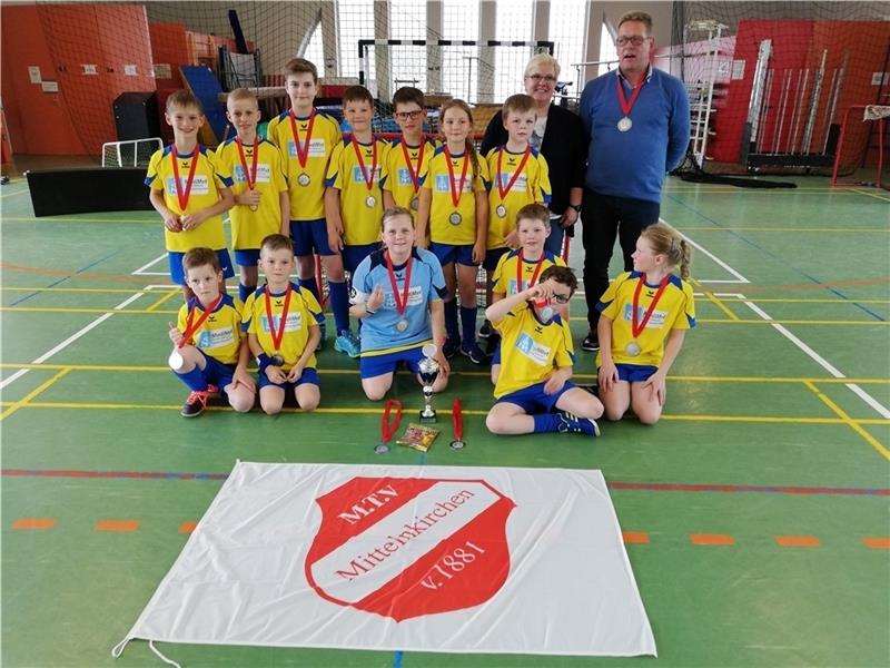 Lennox Aldag, Jonas Raddatz, Leander Tilling, Henry Mallok, Jaro Spiller, Pia Quast, Tim Bätjer, Sabine Dehmel, Trainer Carsten Feindt (h.v.l.), Glen Spiller Levin Somfleth, Larina Somfleth, Leon Dehmel, Johannes Stechmann, Alina Dehmel (v.v.l.).