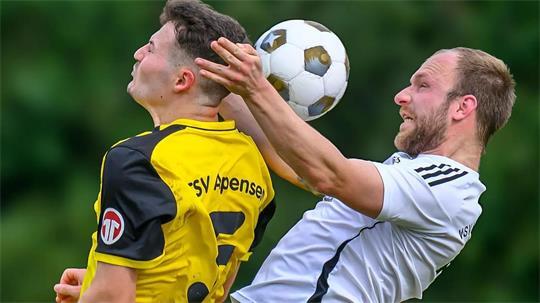Leo Nommensen (rechts) und die Hedendorfer haben Big Points aus Sievern entführt. Die Apenser verloren im Derby gegen Harsefeld.