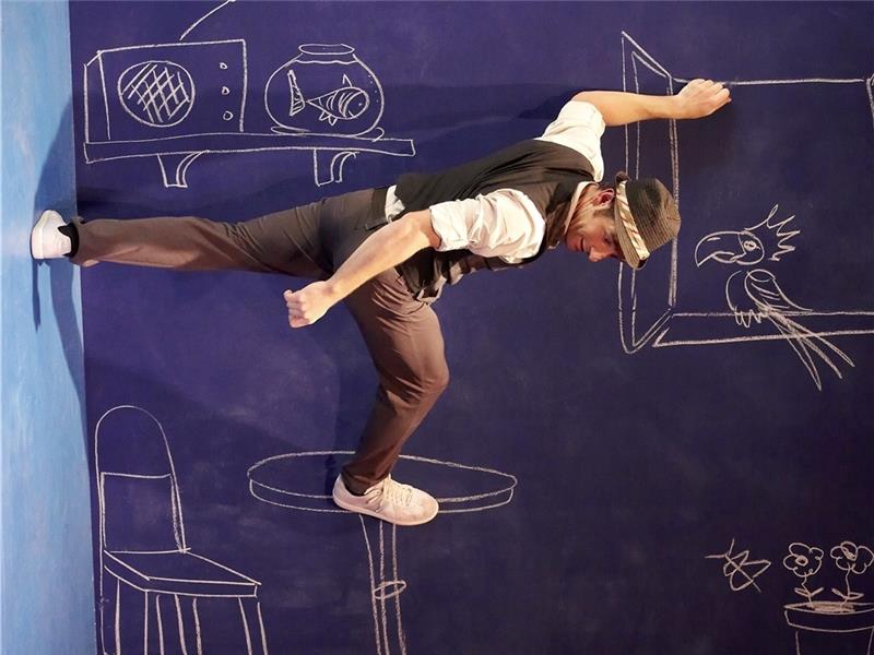 Diese Kultur-Höhepunkte bringt die kommende Stadeum-Spielzeit Leo hebelt die Schwerkraft aus. Foto: Andy Phillipson