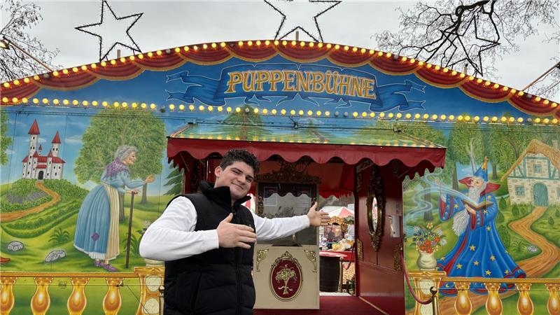 Schaustellerfamilie in Stade: Wie Kasper und Co. überwintern Leon Frank und Familie Lauenburger laden bis zum 21. Dezember immer freitags bis samstags zum Puppentheater mit kleinem Weihnachtsmarkt ein.