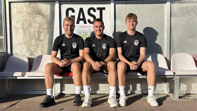 Leon Holtfreter, Christopher Blank und Per Felzel (von links) haben es als Schiedsrichter bis in die Oberliga geschafft.