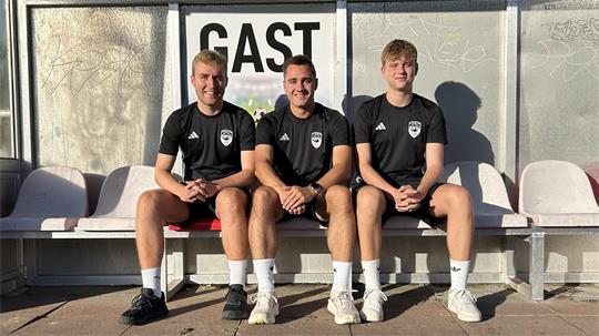 Leon Holtfreter, Christopher Blank und Per Felzel (von links) haben es als Schiedsrichter bis in die Oberliga geschafft.