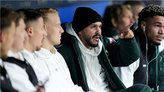 Leonardo Bittencourt sitzt beim Nord-Derby gegen den Hamburger SV auf der Bank. 