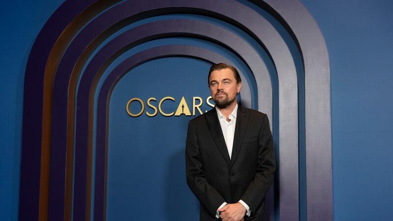 Leonardo DiCaprio feiert mit.