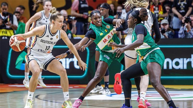 Keine Zeit für Party: Basketballerinnen nun gegen Südkorea Leonie Fiebich und die deutschen Basketballerinnen stehen bei der Heim-WM in der Zwischenrunde.
