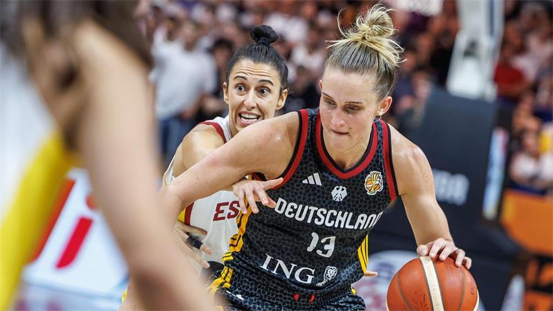 „Ab in die Eistonne“: Basketballerinnen verpatzen WM-Start Leonie Fiebich war beste deutsche Werferin, konnte die klare Niederlage aber nicht verhindern.