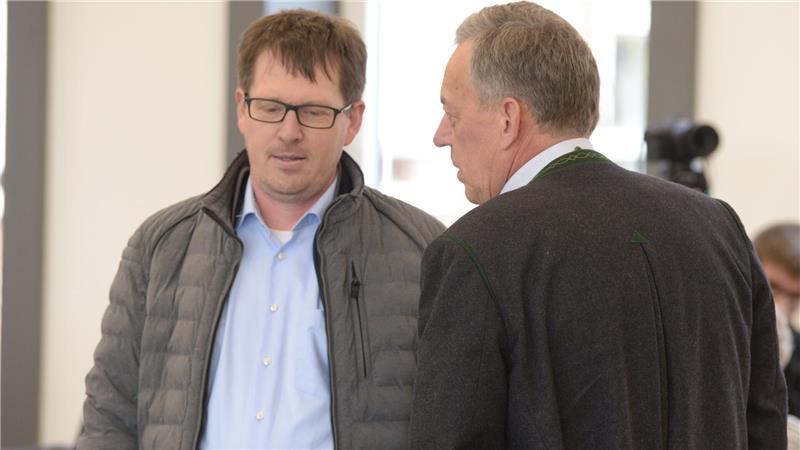 Letzte Absprache: der SPD-Fraktionsvorsitzende Björn Protze (links) und sein CDU-Kollege Helmut Dammann-Tamke.