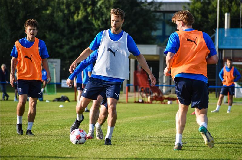 Letzte Saison war Matti Steinmann unangefochtener Stammspieler, jetzt mache es Maximilian Geißen auf seiner Position gut, so Ioannou. „Matti ist noch nicht im Flow. Er nimmt seine Rolle an, das zeichnet ihn aus.“