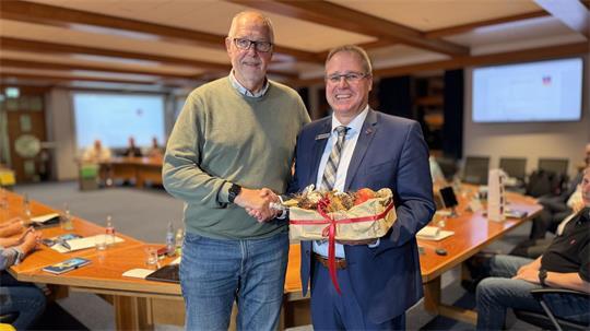 Letzte Sitzung in Fredenbeck: Bürgermeister Uli Schumacher (links) und Samtgemeindebürgermeister Matthias Hartlef.