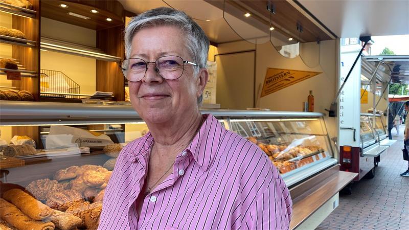 Letzter Verkaufstag auf dem Buxtehuder Wochenmarkt: Martina Tamke nimmt Abschied von ihrer Bio-Bäckerei.
